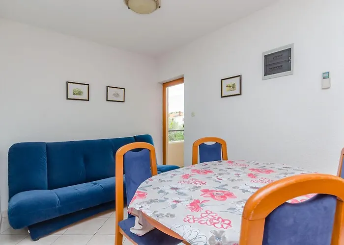 Milivoj Apartman Seget Vranjica