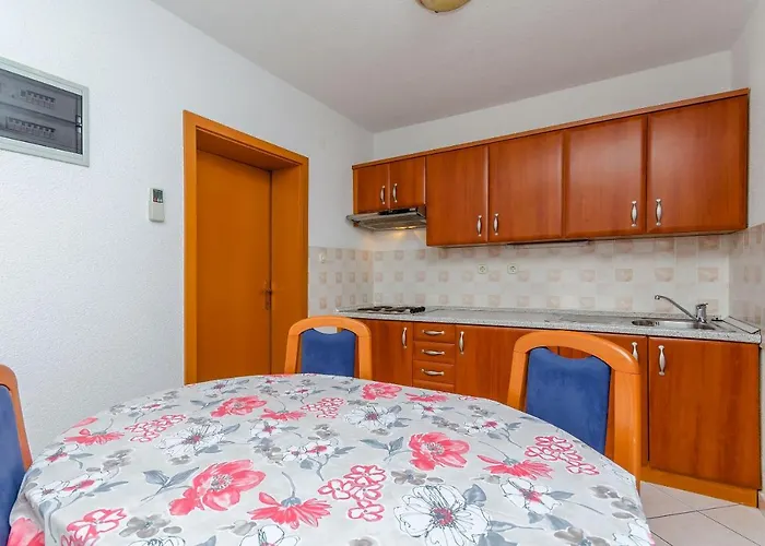 Milivoj Apartman Seget Vranjica